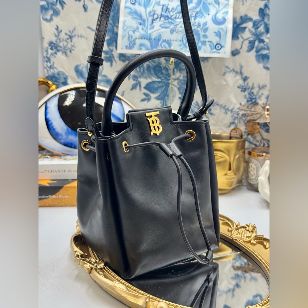 🆕 BURBERRY 🧿 NWOT Monogram Motif Bucket Crossbody Bag, Black - AUTHENTICATED - Picture 9 of 14